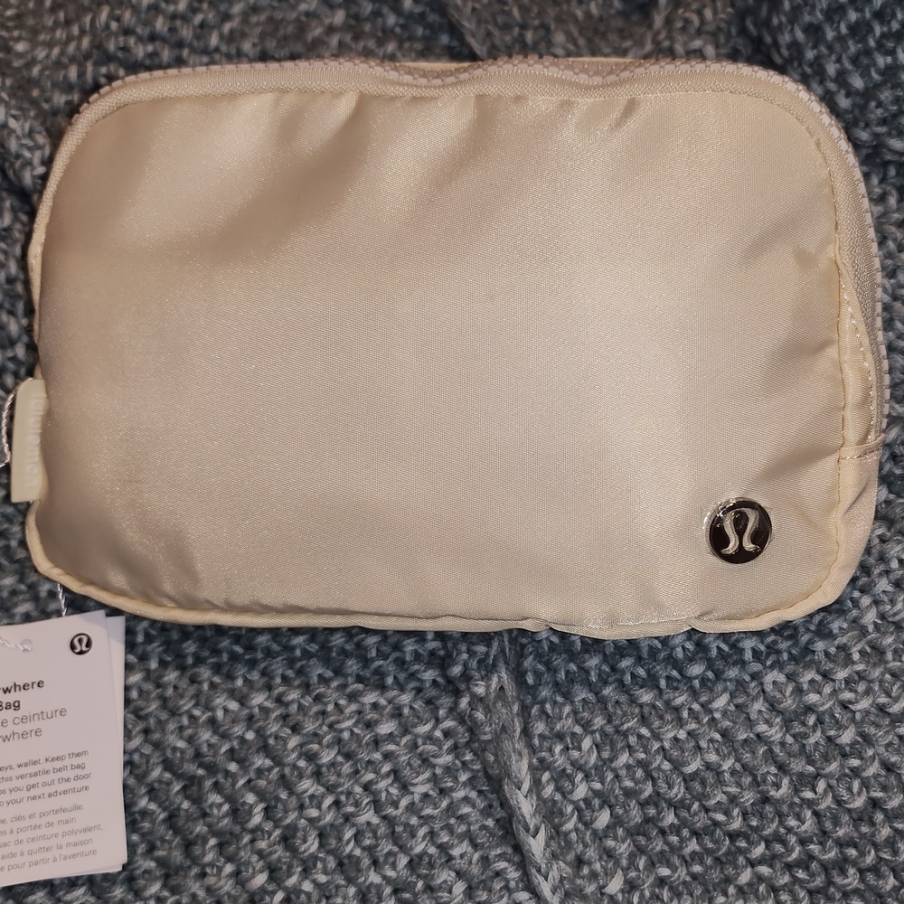Lululemon Ivory Everywhere Belt Bag. 1L NEW w/tag. - Picture 2 of 4